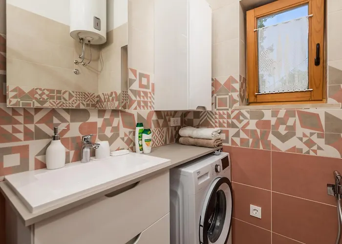 Blue N' & Sun Inbetween Apartment